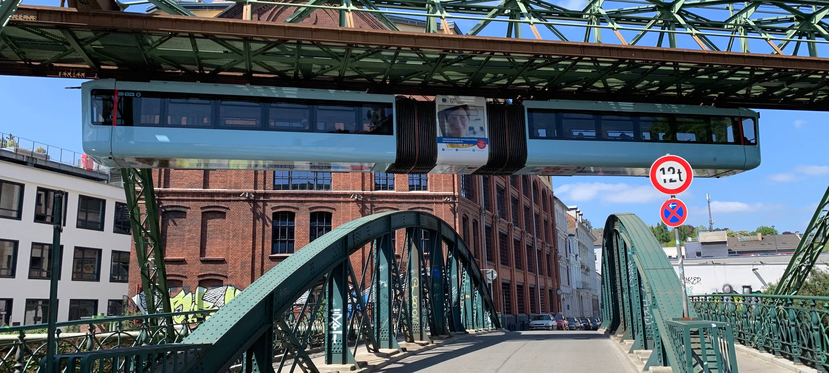 Schwebebahn wieder täglich