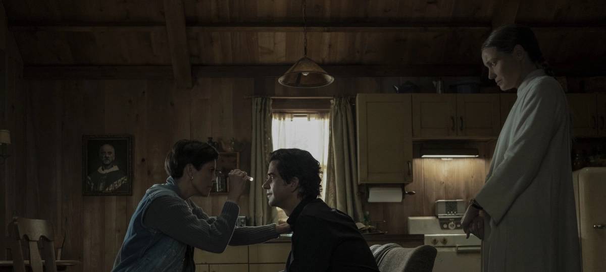 Pater Riley wird untersucht.