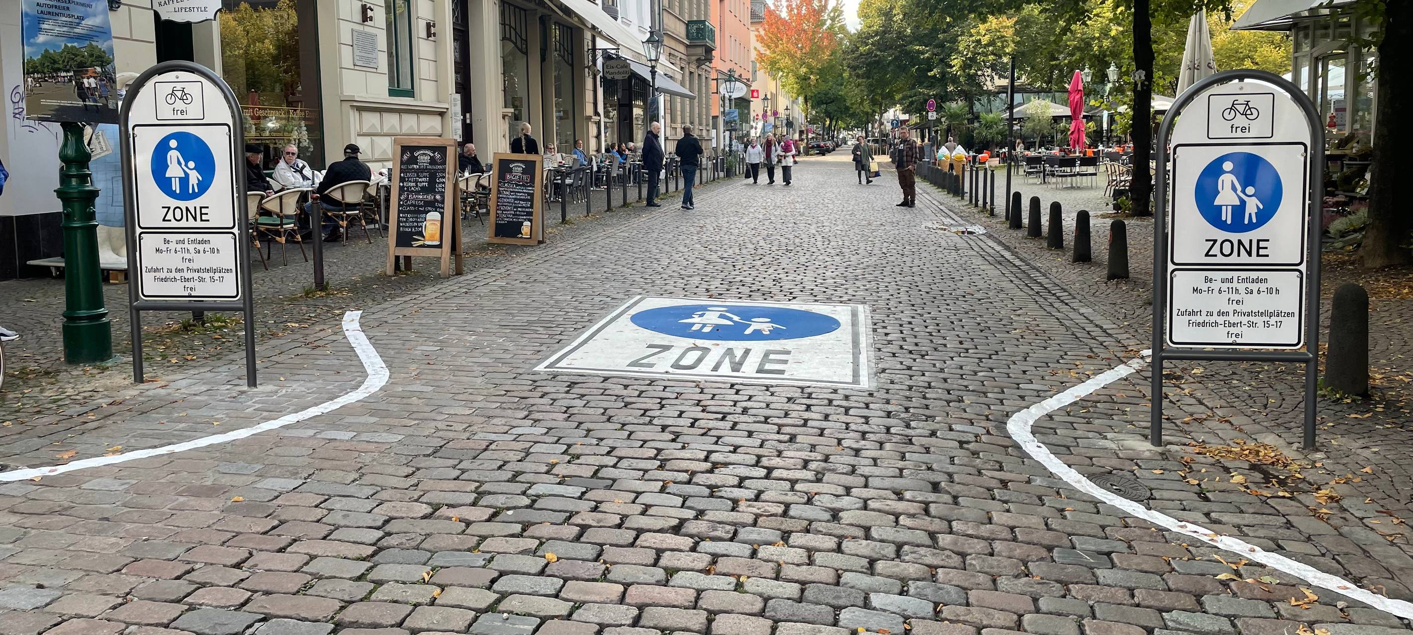 Autos in der Fußgängerzone