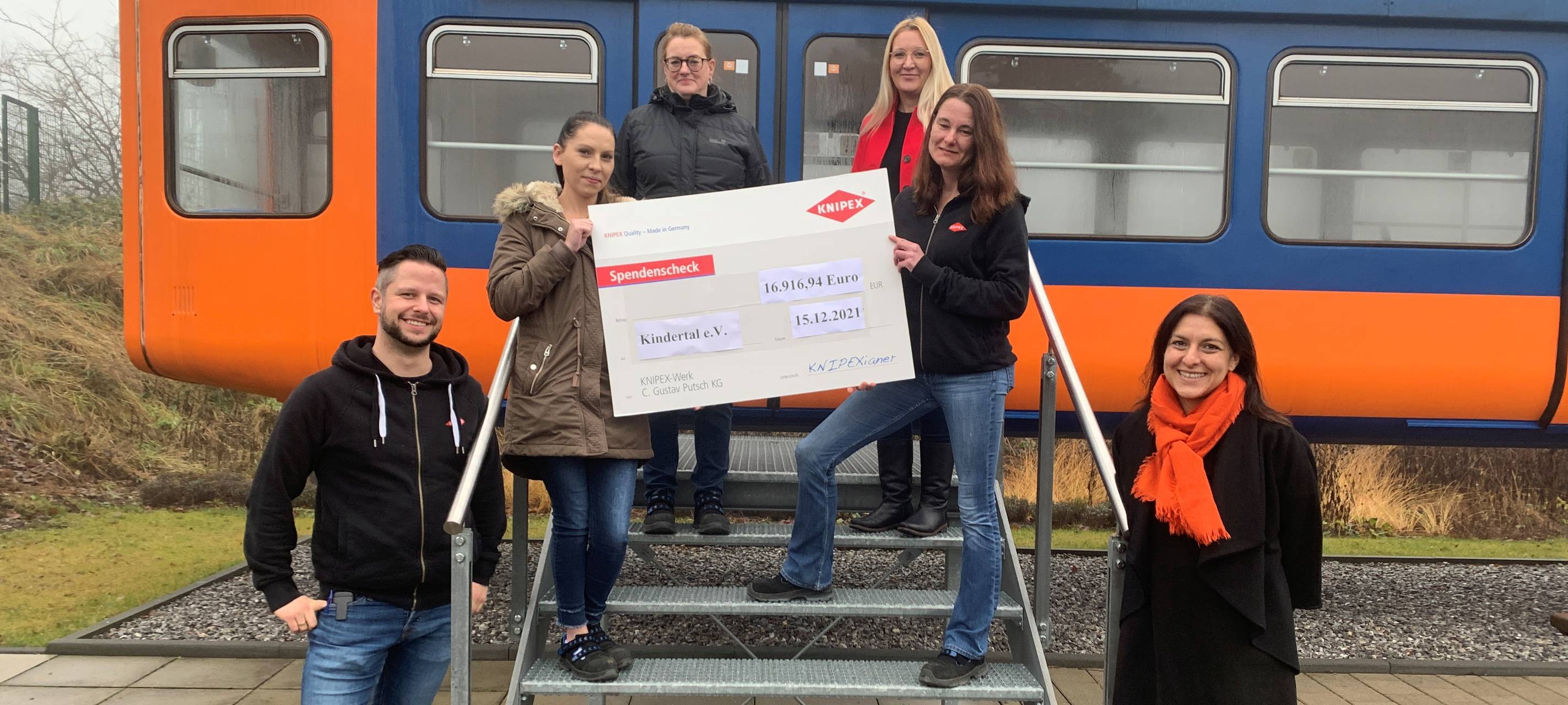 Knipex-Team spendet Gehalt für Kindertal