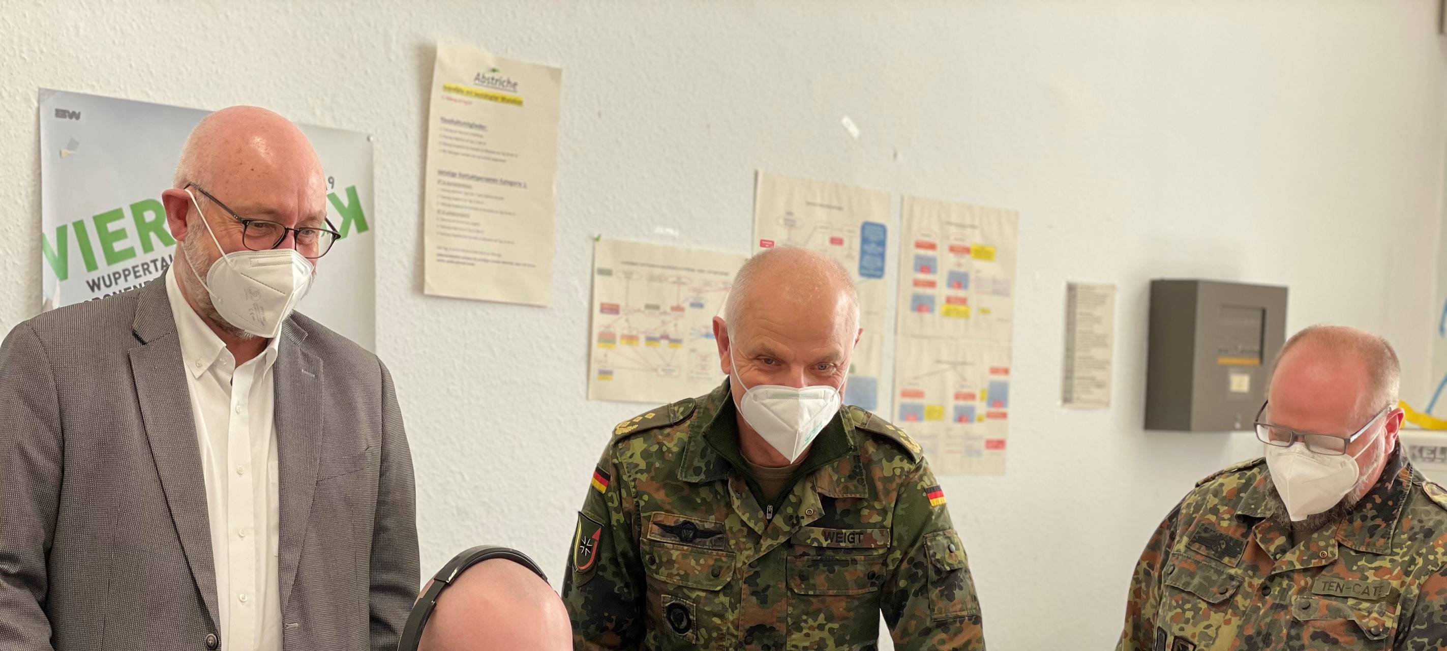 31 Soldatinnen und Soldaten im Gesundheitsamt