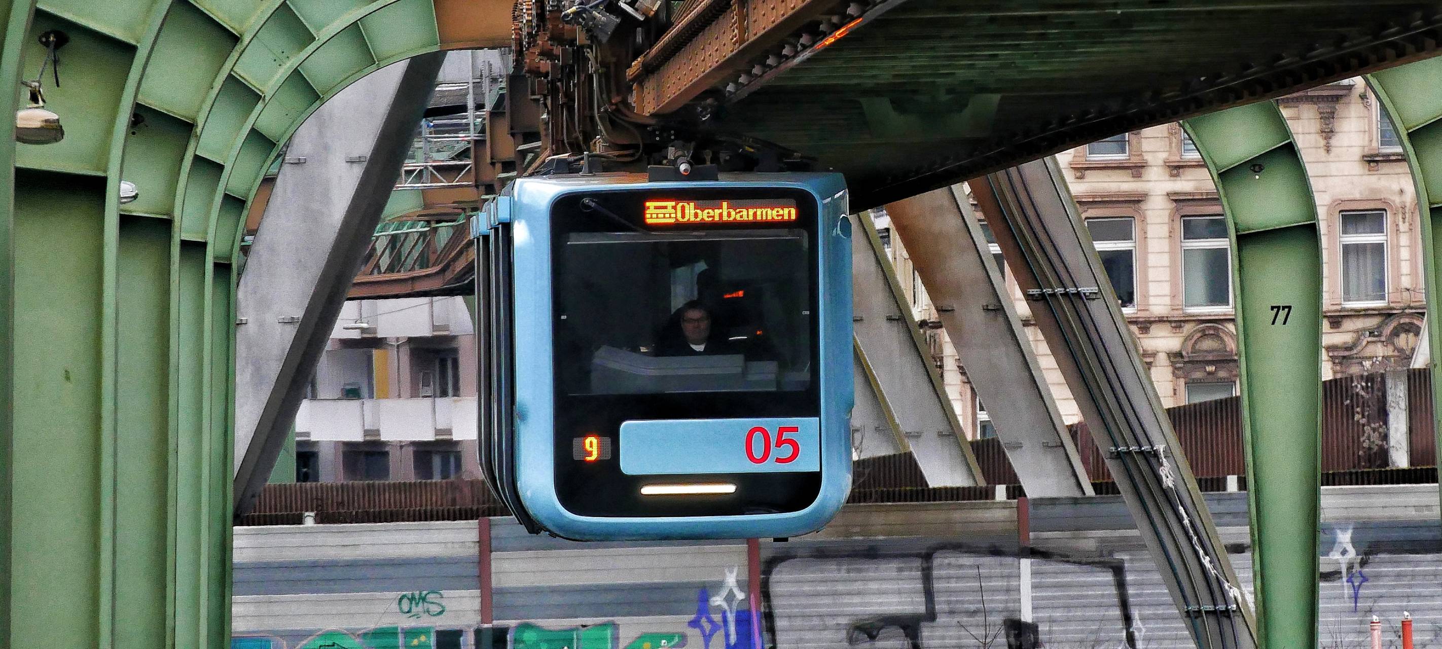 Die Schwebebahn fährt wieder