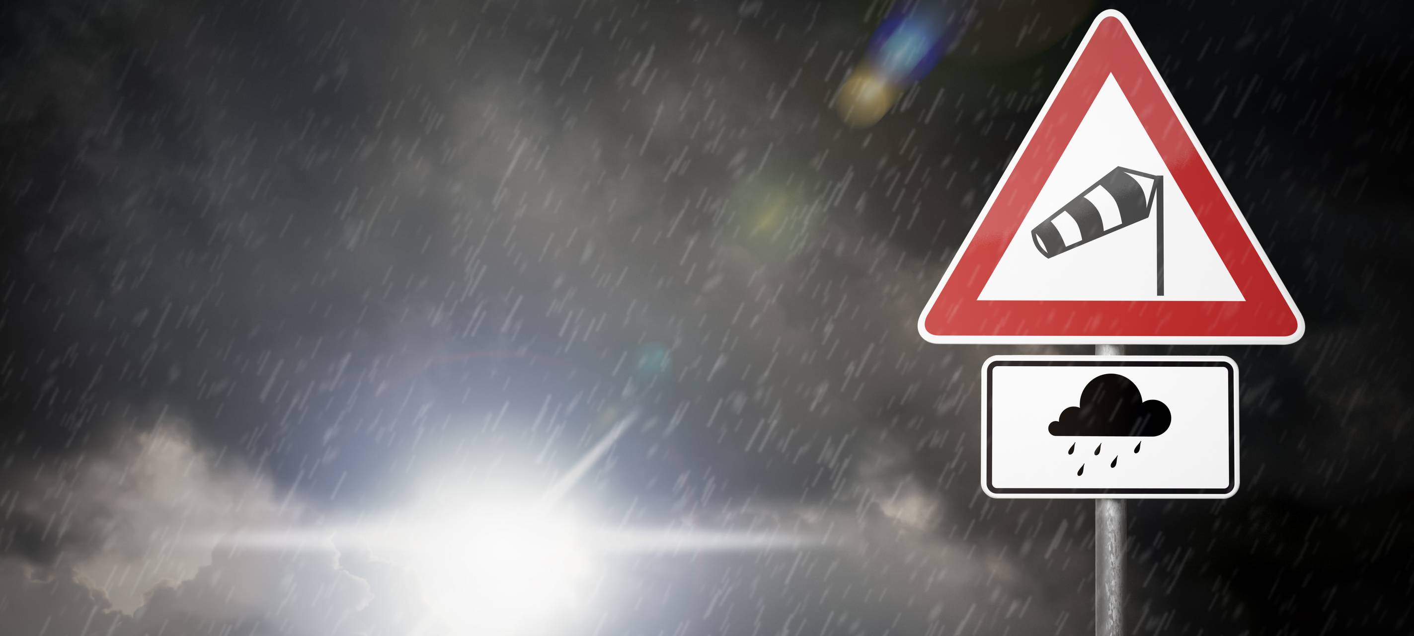 Sturm: Bäume blockieren Straßen und Bahn