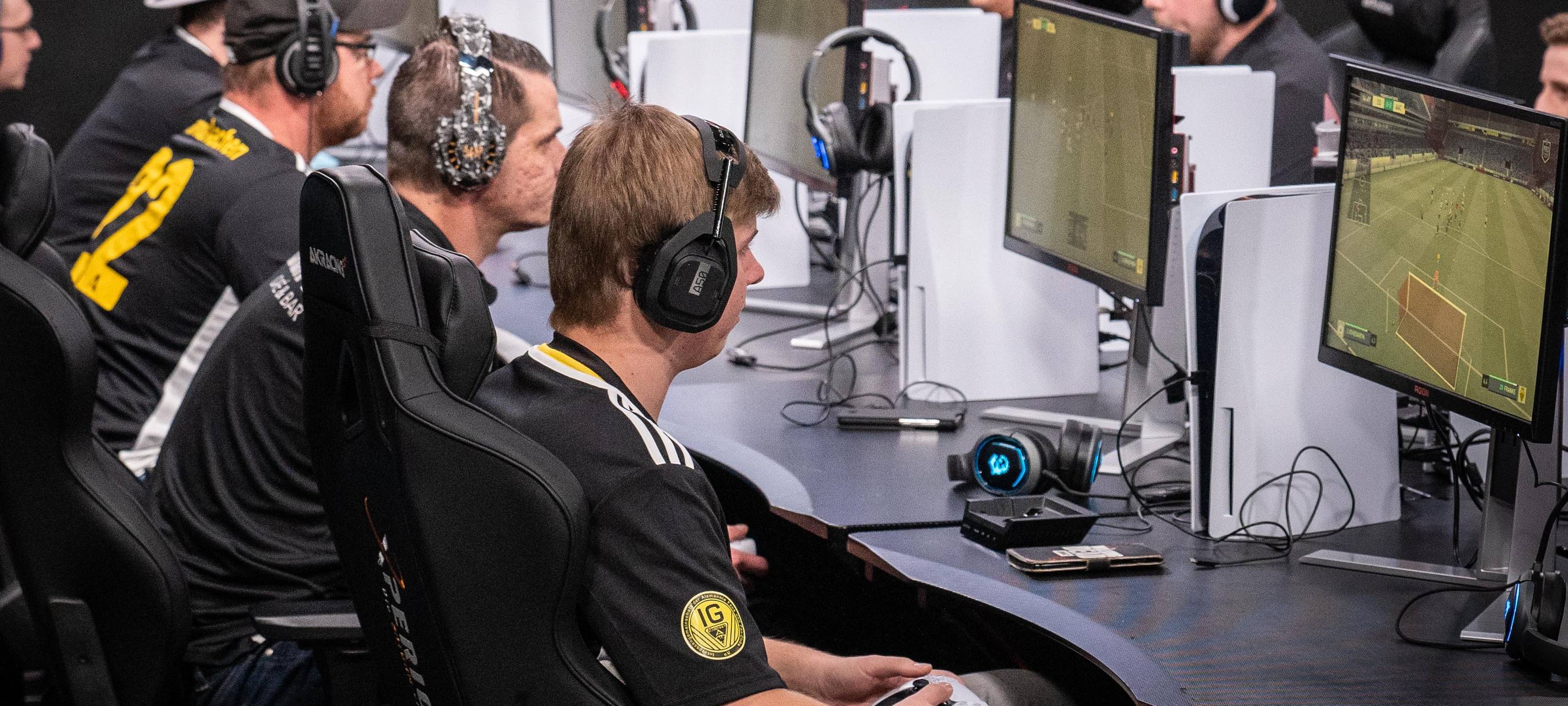 Nationalspieler am Controller