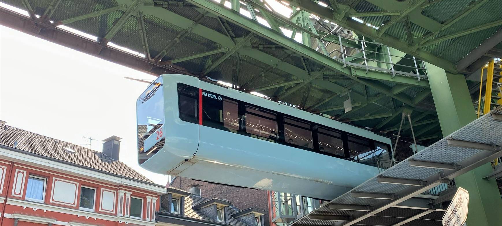 Schwebebahn fährt wieder