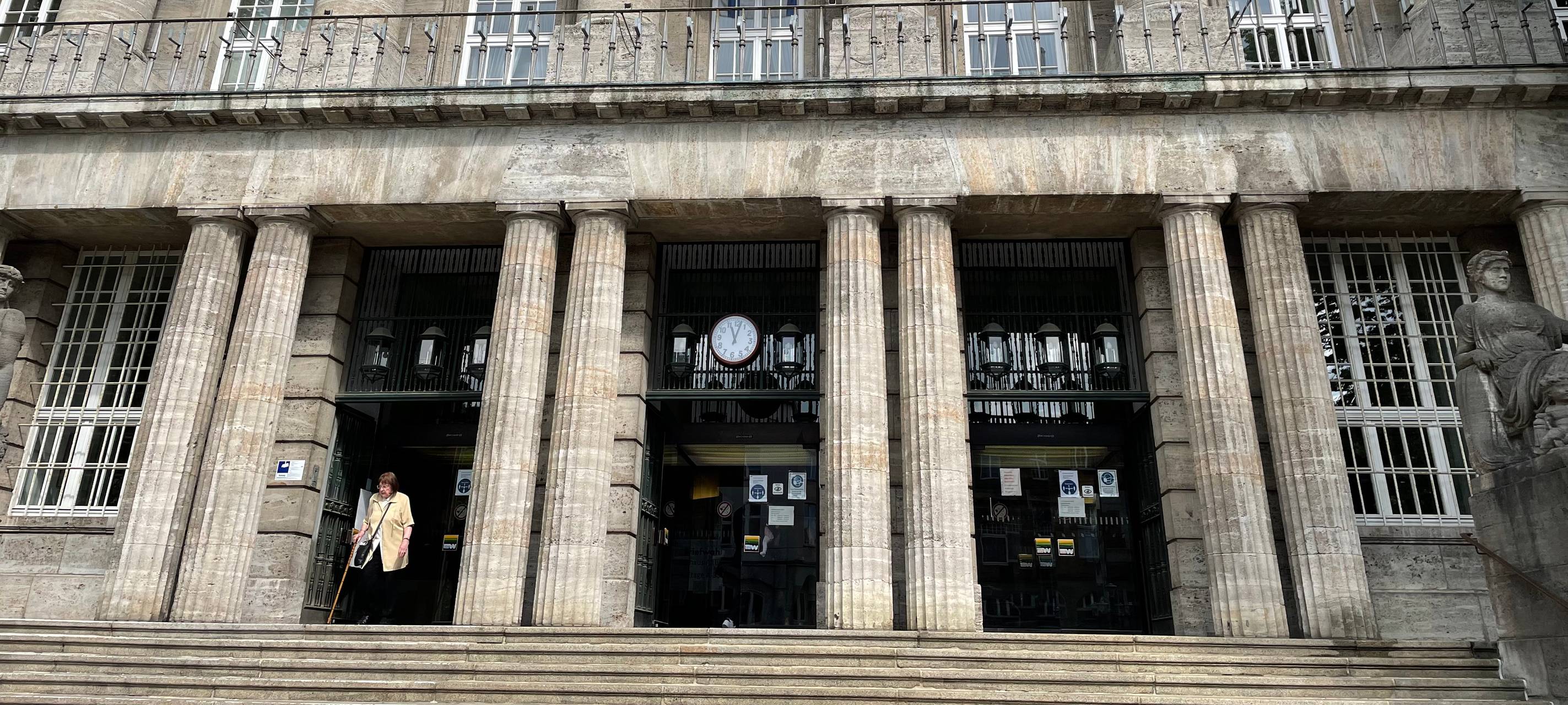 Israelische Fahne am Rathaus