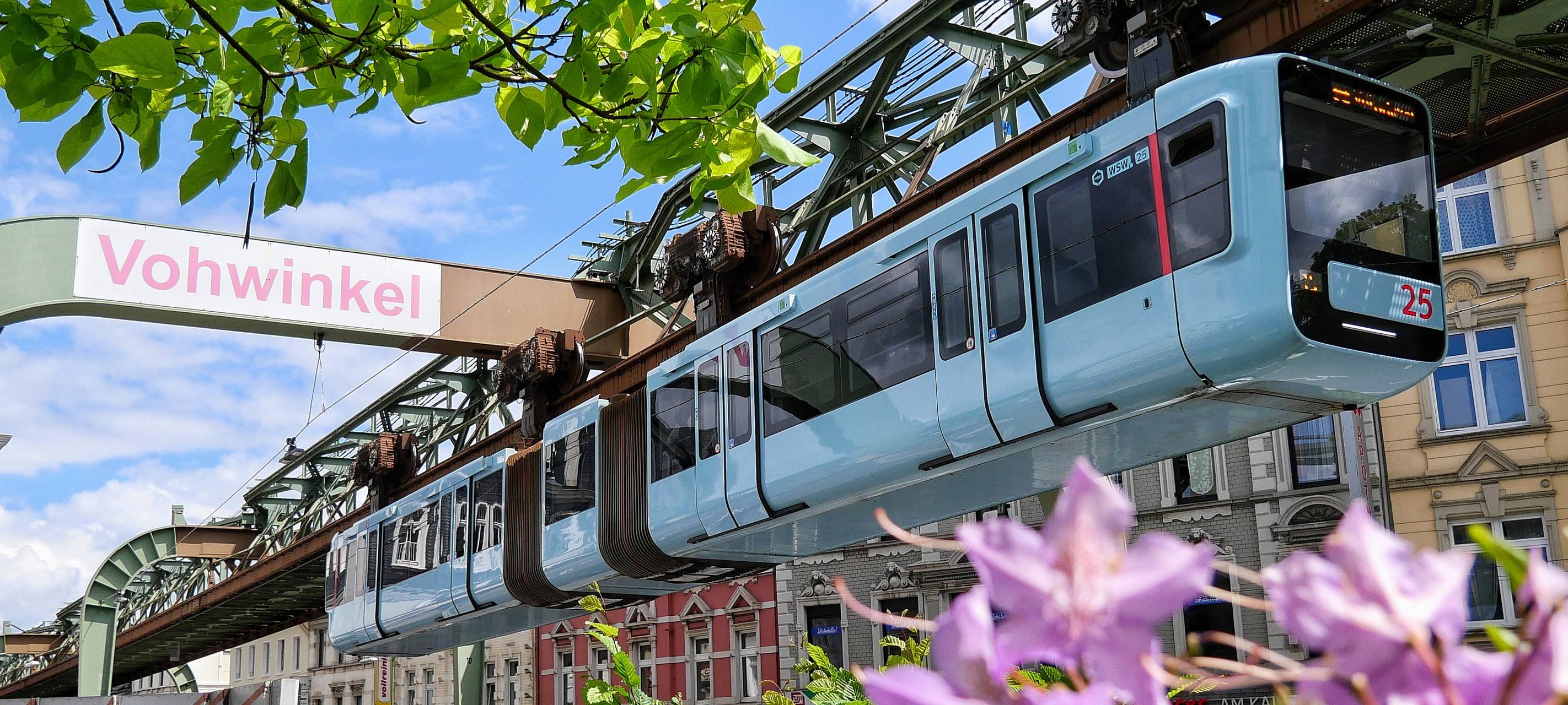 Die Schwebebahn fährt wieder 60