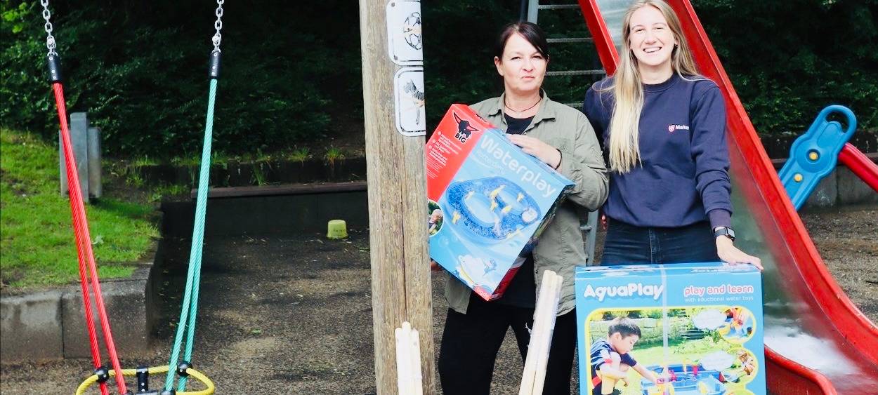 Malteser stiften Geräte für Spielplatz