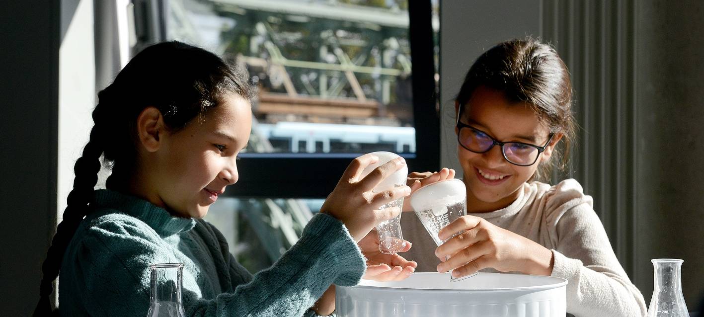 70 kleine Forscherinnen beim MINT-Mädchentag