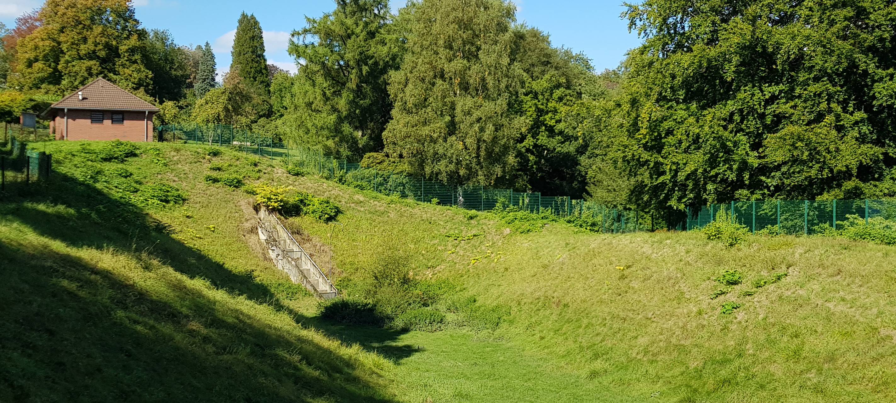 Undichtes Regenrückhaltebecken