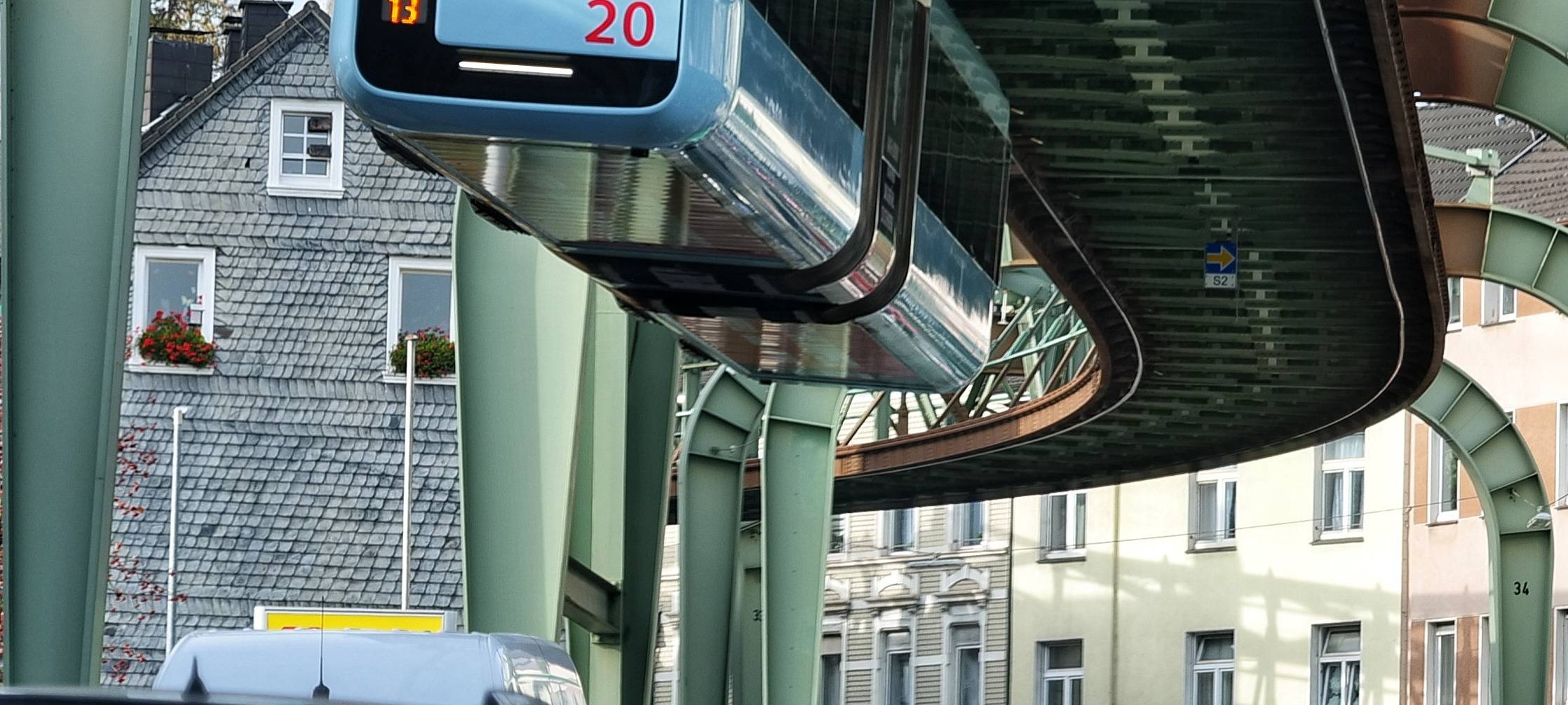 Startschwierigkeiten bei der Schwebebahn