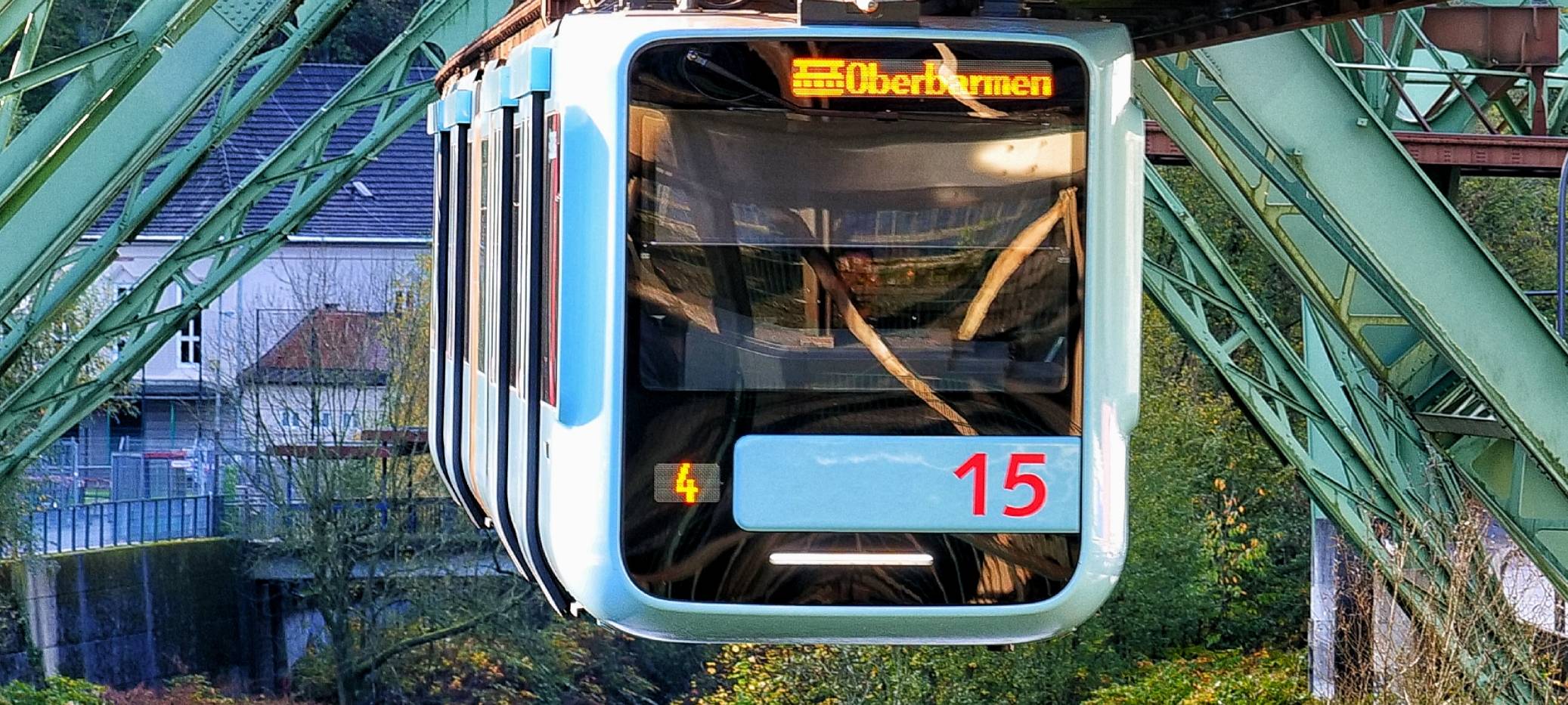 Schwebebahn fährt wieder