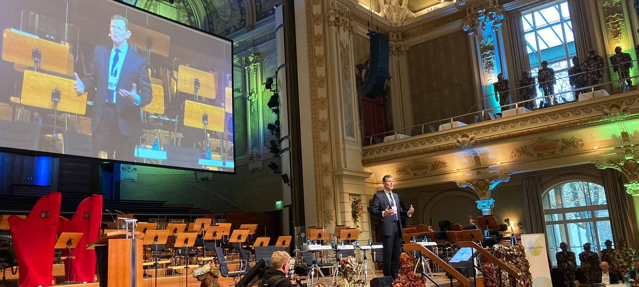 Circular Valley im Live-Stream
