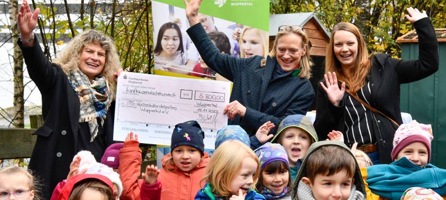 Spende vom Uniball geht an Kindergarten
