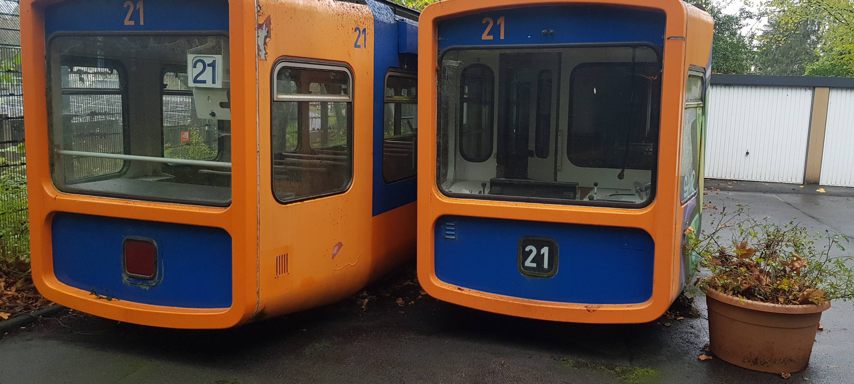 Schwebebahn fährt bis Laaken