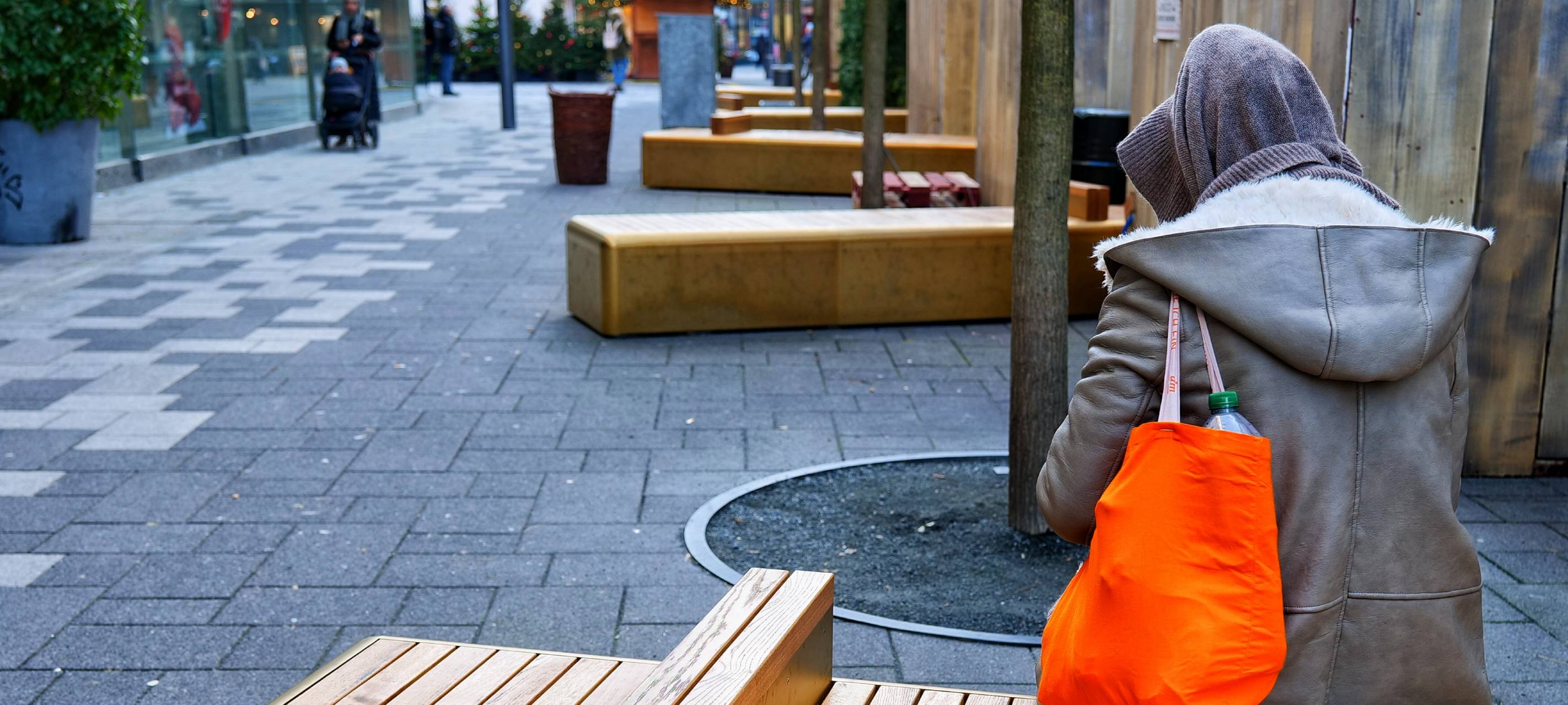 Goldene Bänke zu golden und nicht golden genug