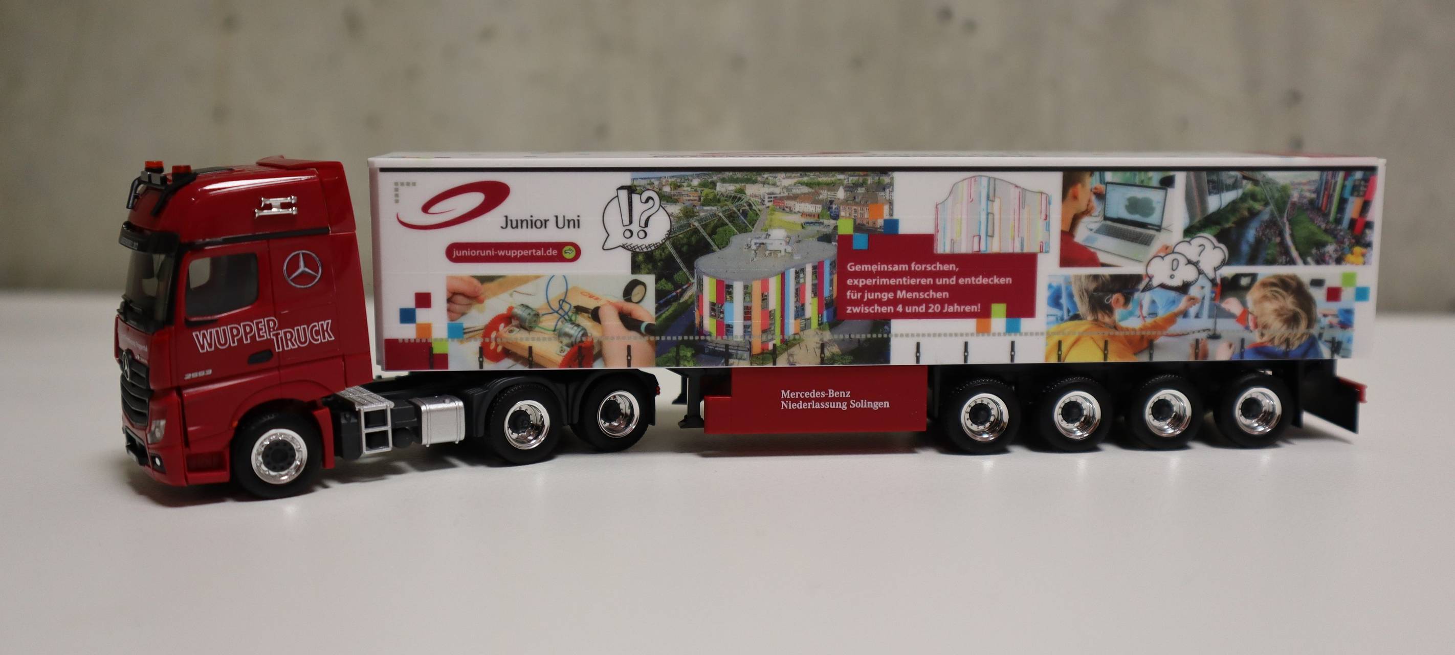 Sammel-LKW für die Junior-Uni