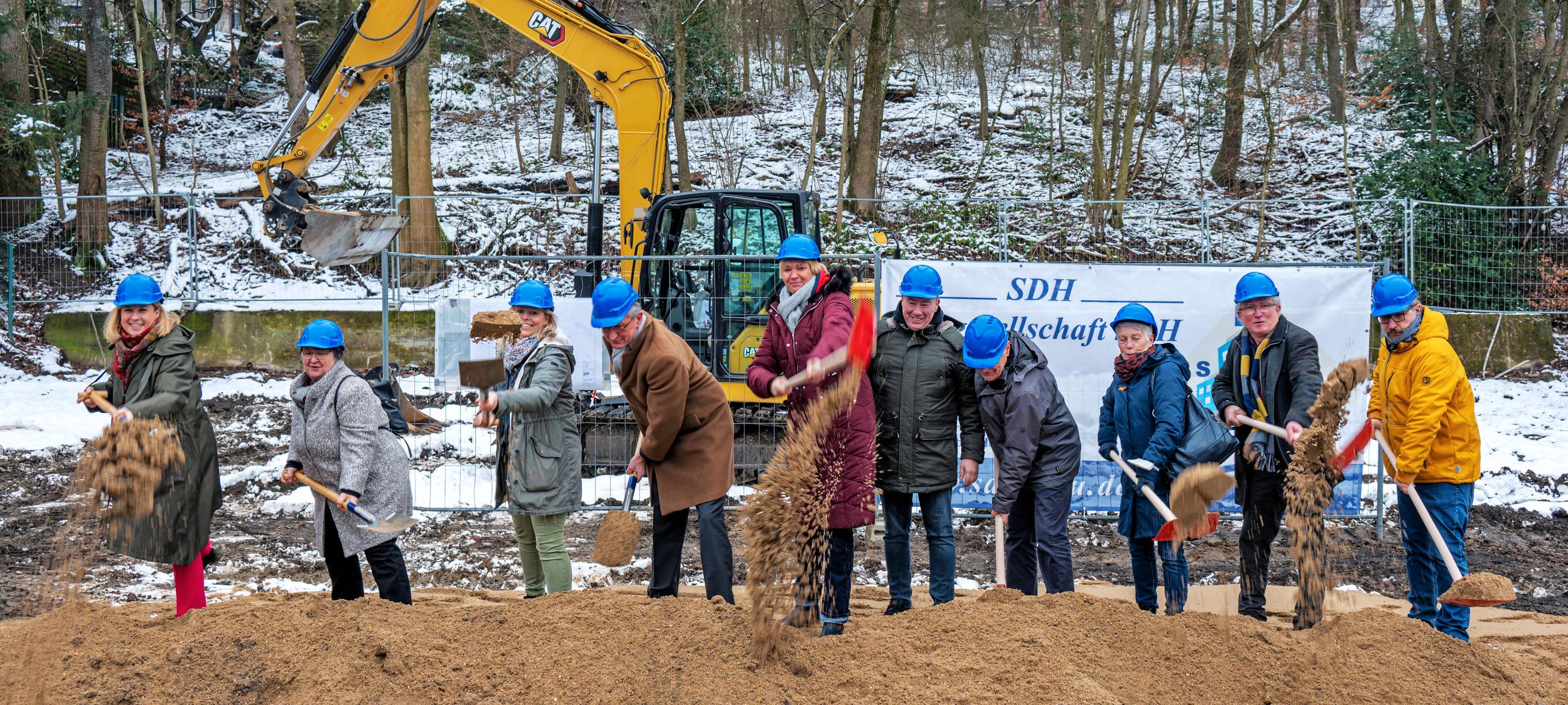 Spatenstich für Sporthalle