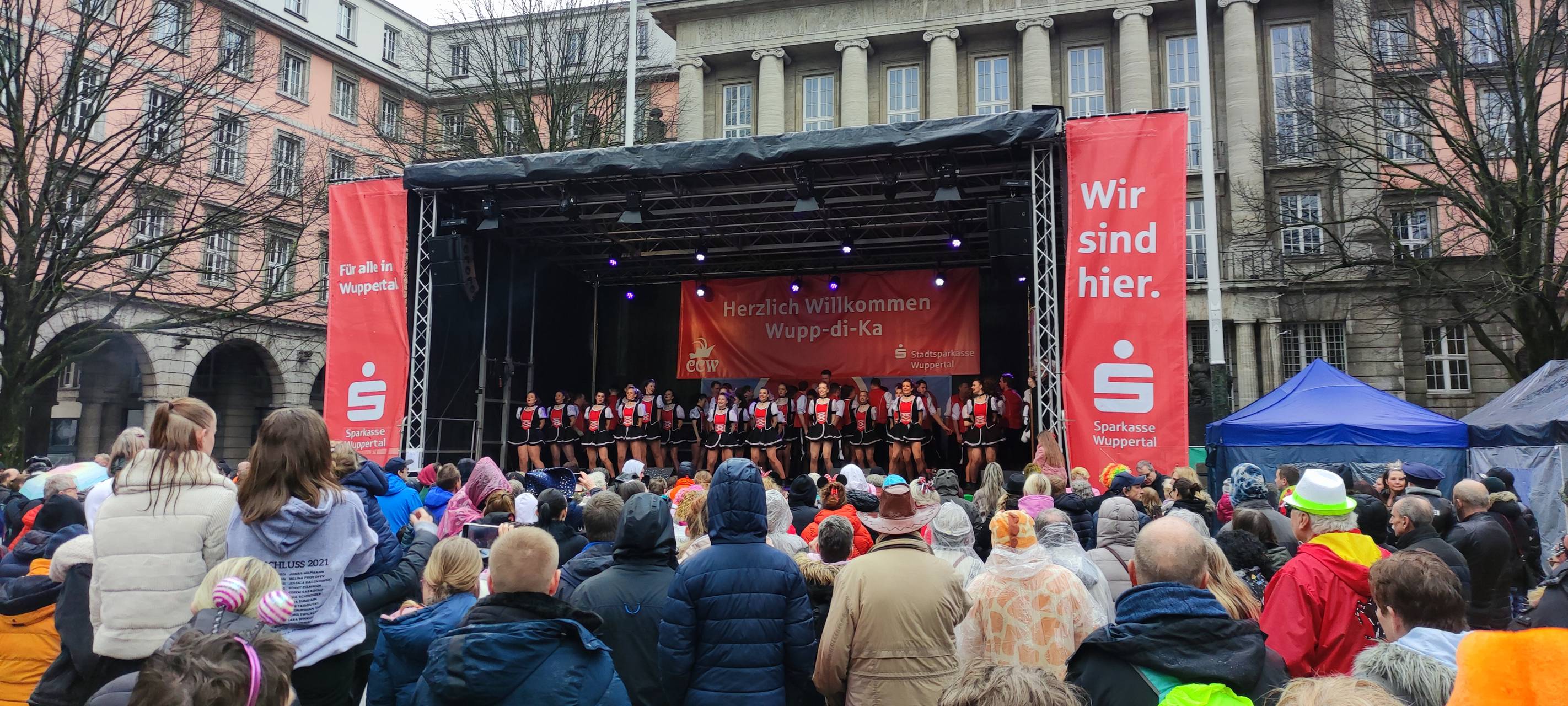 Karnevalsparty statt Rosensonntagszug