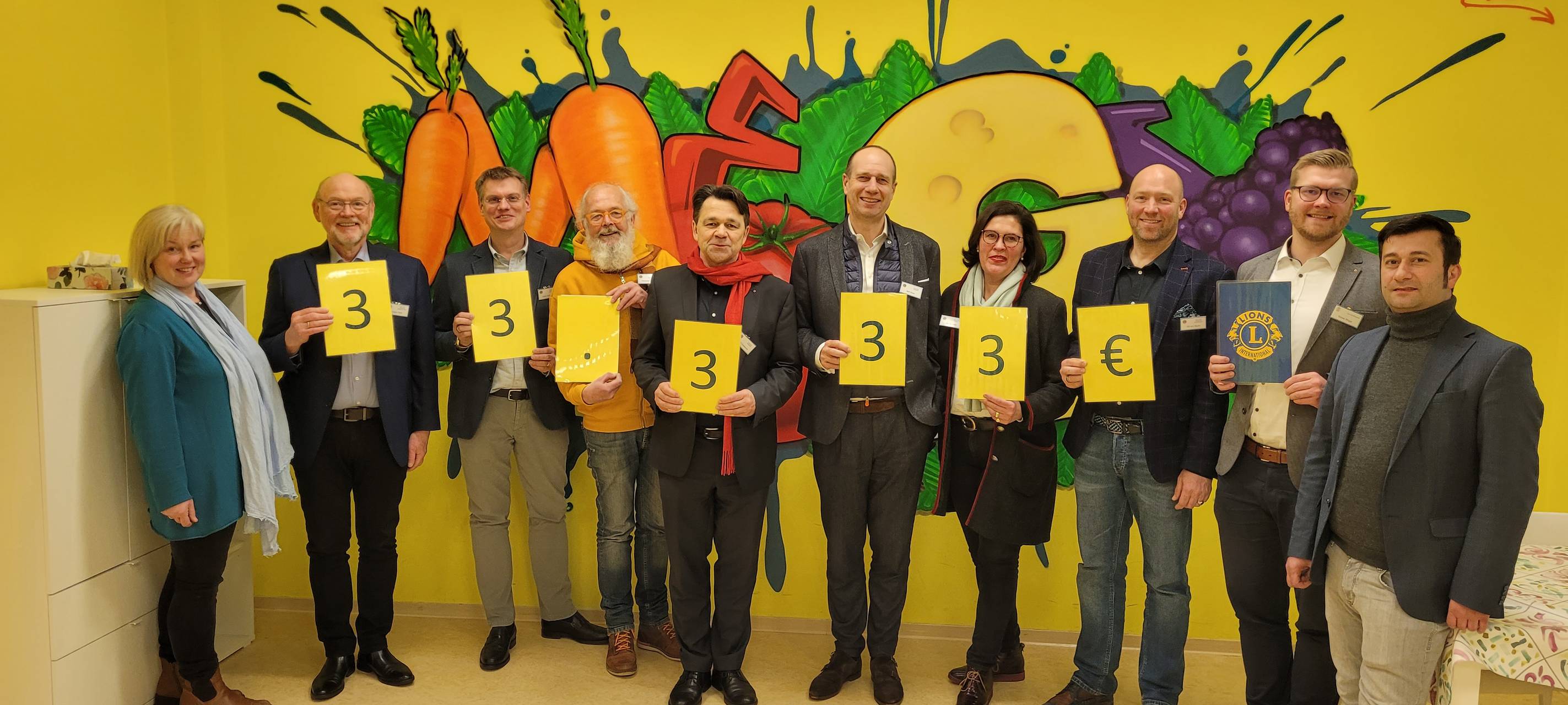 Lions spenden an Kindertafel