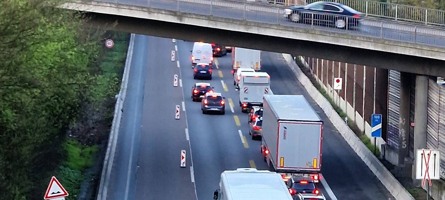 A46 gesperrt, viel Stau