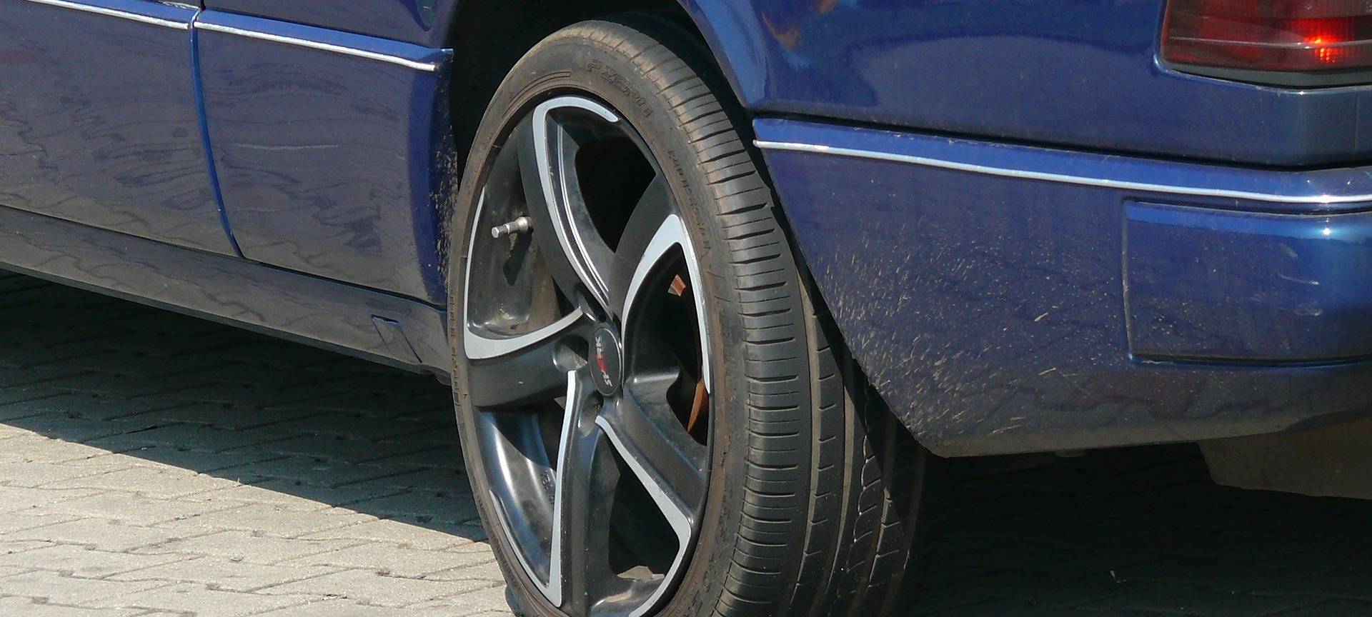 Luft aus SUV-Reifen - Staatsschutz ermittelt