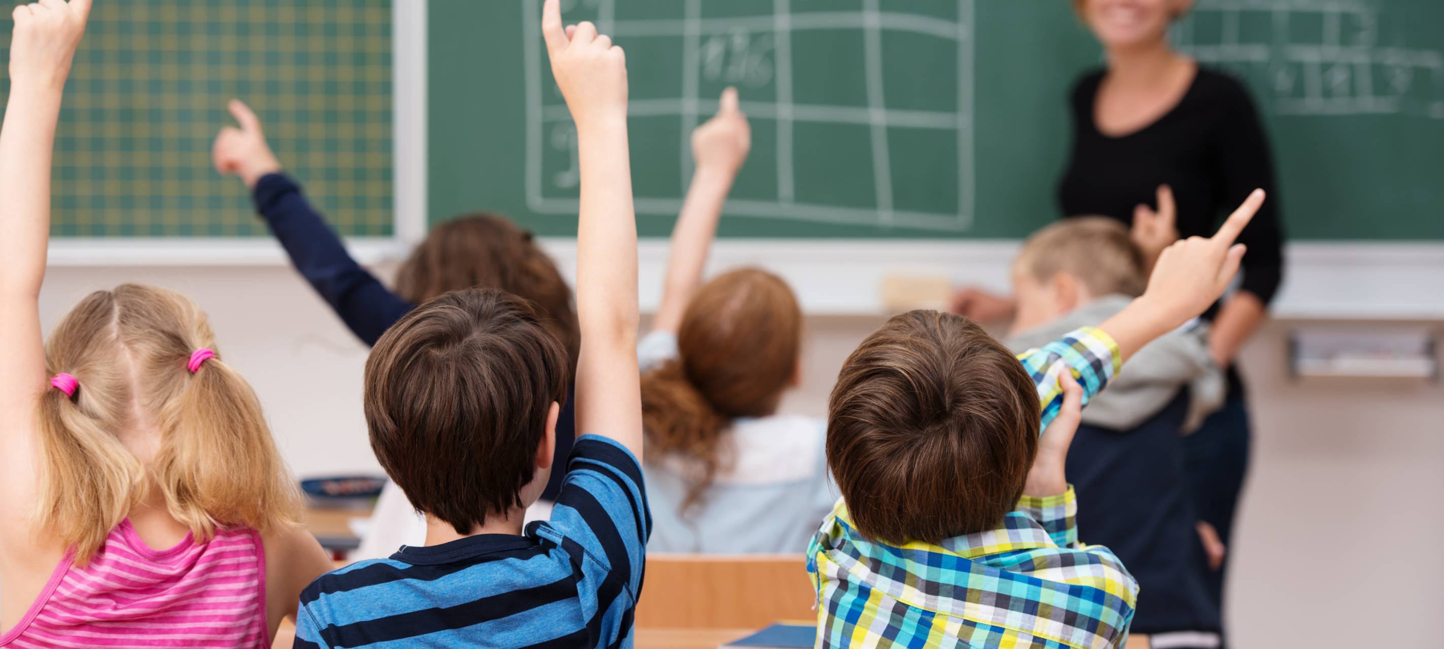 Studierende unterrichten Schulklassen