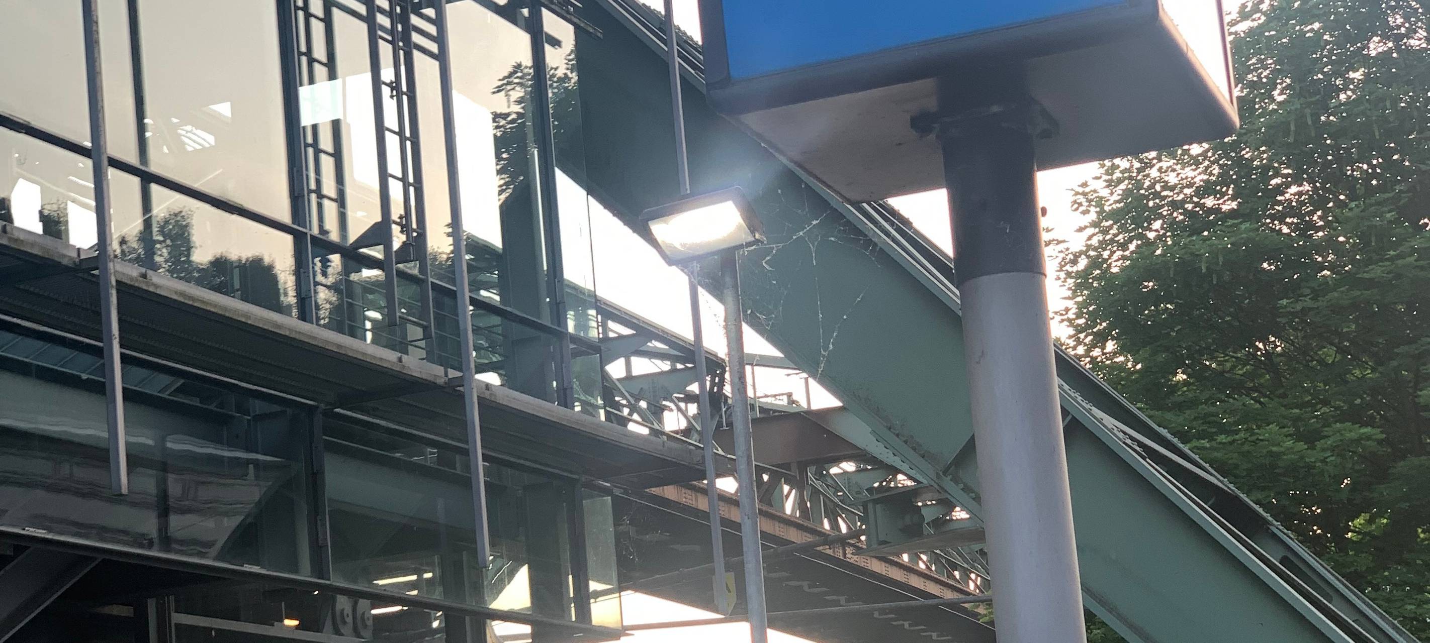 Irrtum legt Schwebebahn lahm