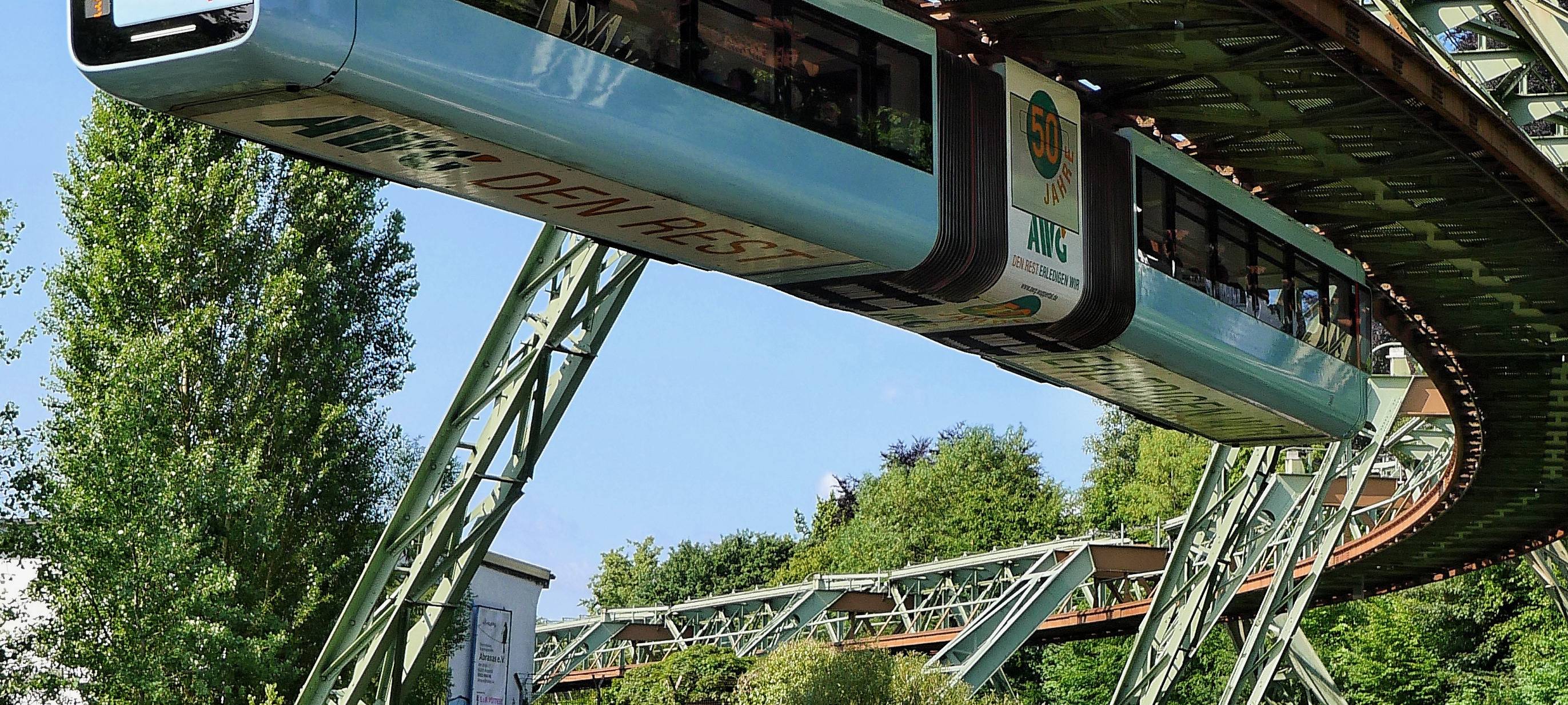 Schwebebahn fährt wieder