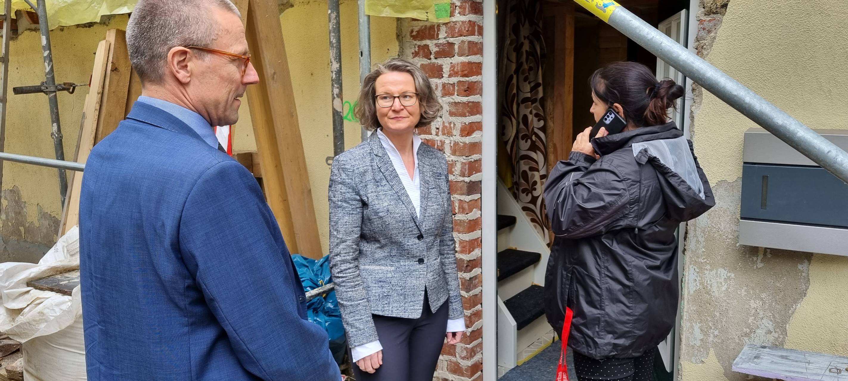 Heimat-Ministerin Scharrenbach in Beyenburg