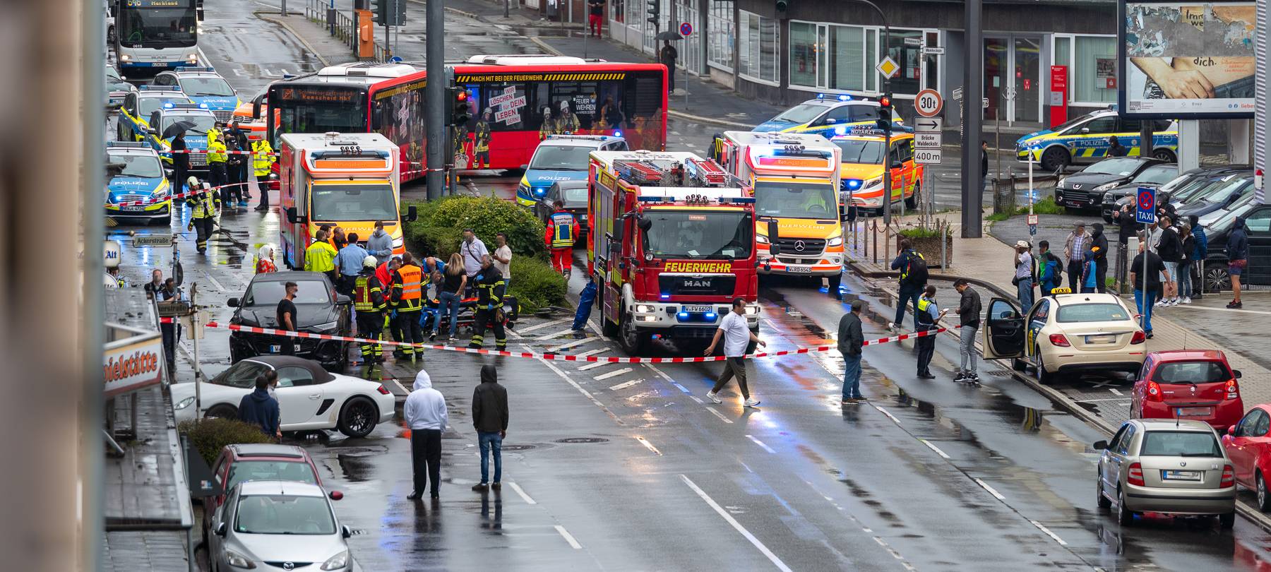 Auto verletzt vier Kinder
