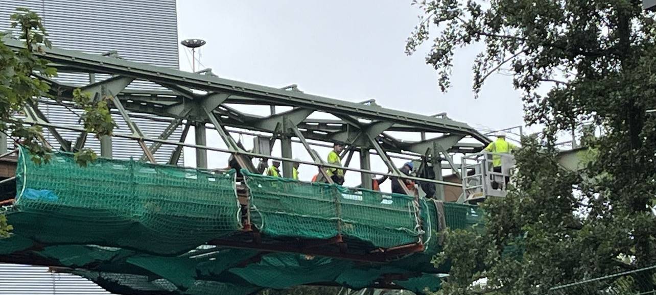 Schwebebahn fährt wieder