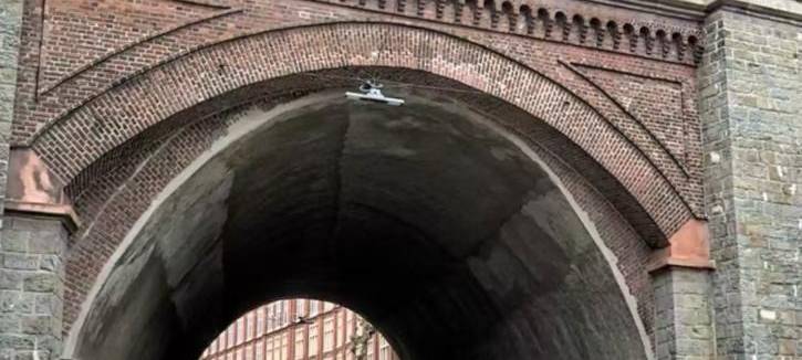 Schon wieder Steinwurf von der Trasse