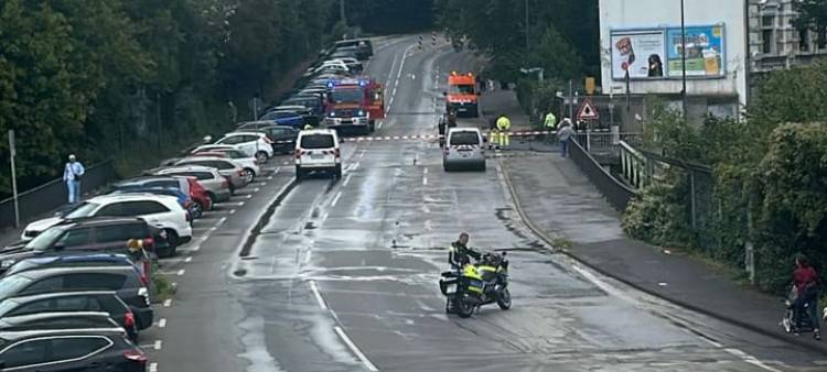 Wasserrohrbruch in der Straße Rauental