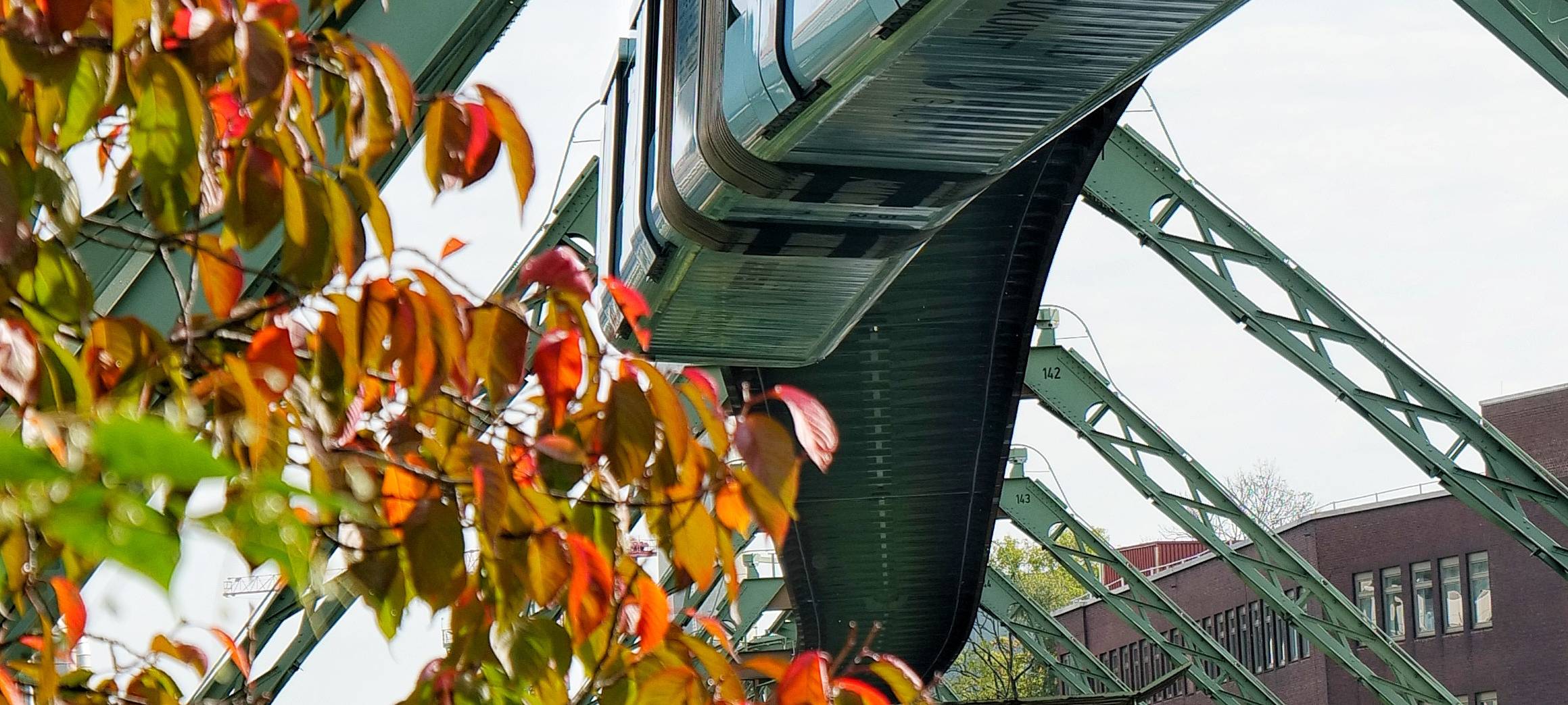 Schwebebahn fährt wieder