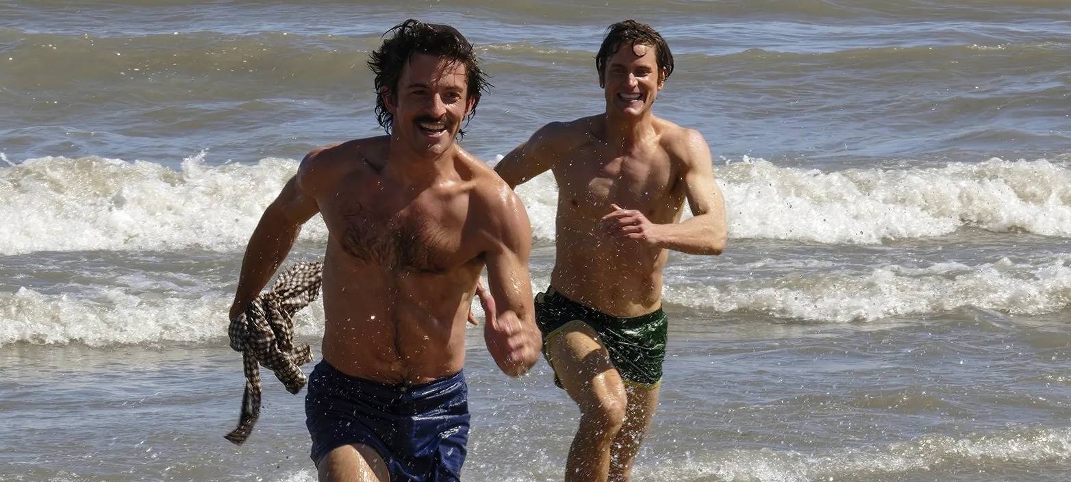 Tim und Hawkins am Meer.