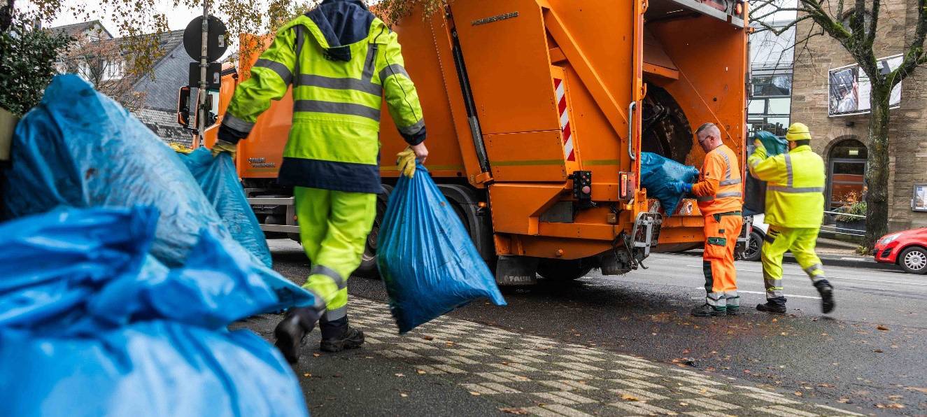 Laubaktion in Müllsäcken