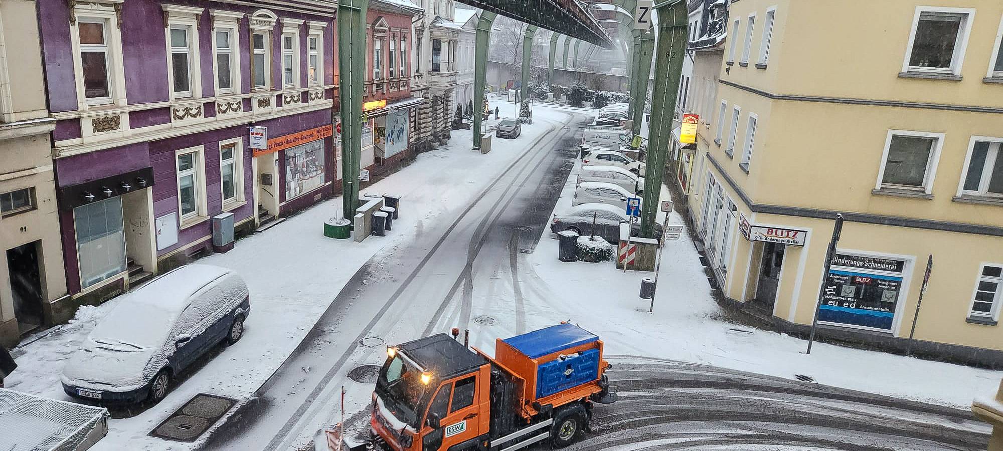 Warnung für Blitzeis: Schulen dicht, Stadt sagt Termine ab