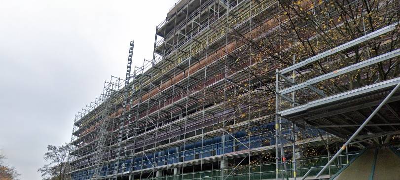Uni-Parkhaus nach Brand geschlossen
