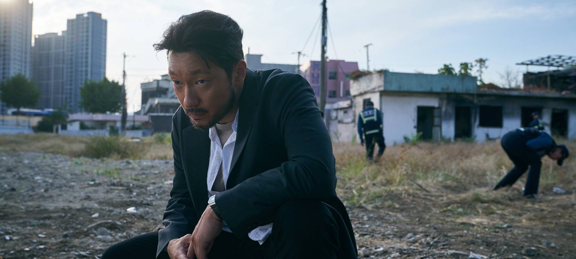 Die Polizei ist ihm dicht auf den Fersen.