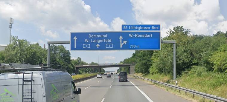 Poilzei sucht Wuppertaler Raser nach A1-Unfall