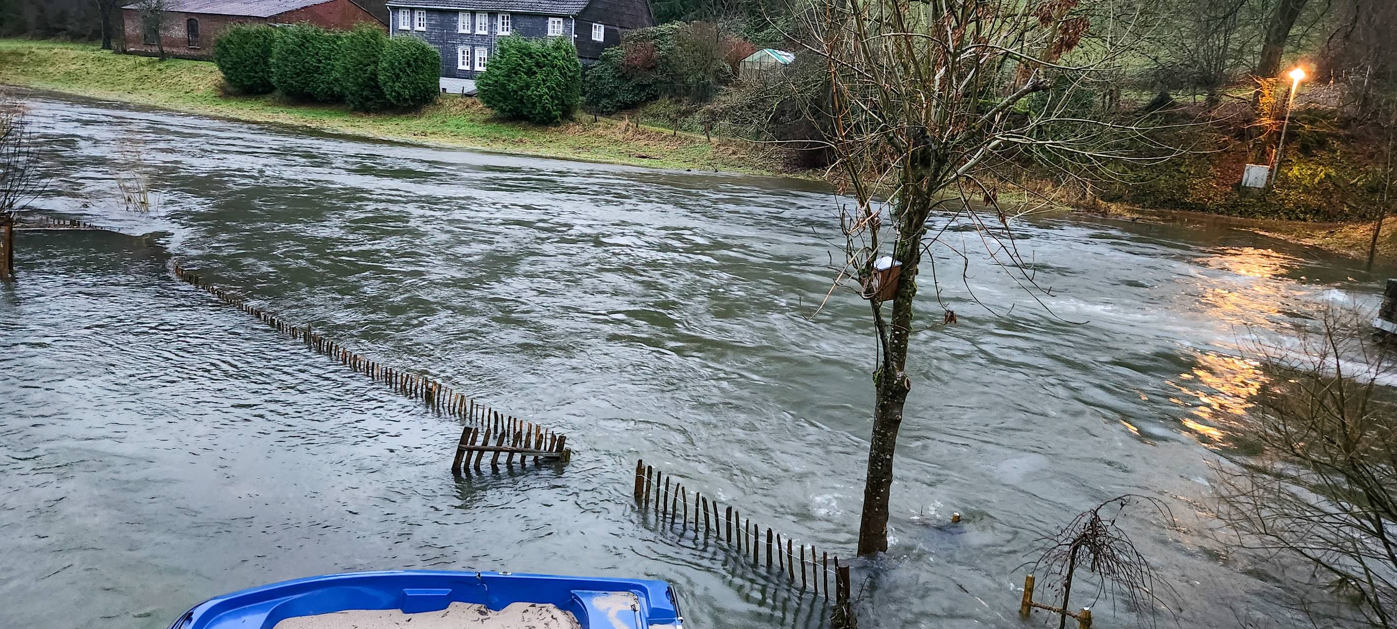 Wie passen wir uns an Hitze und Starkregen an?