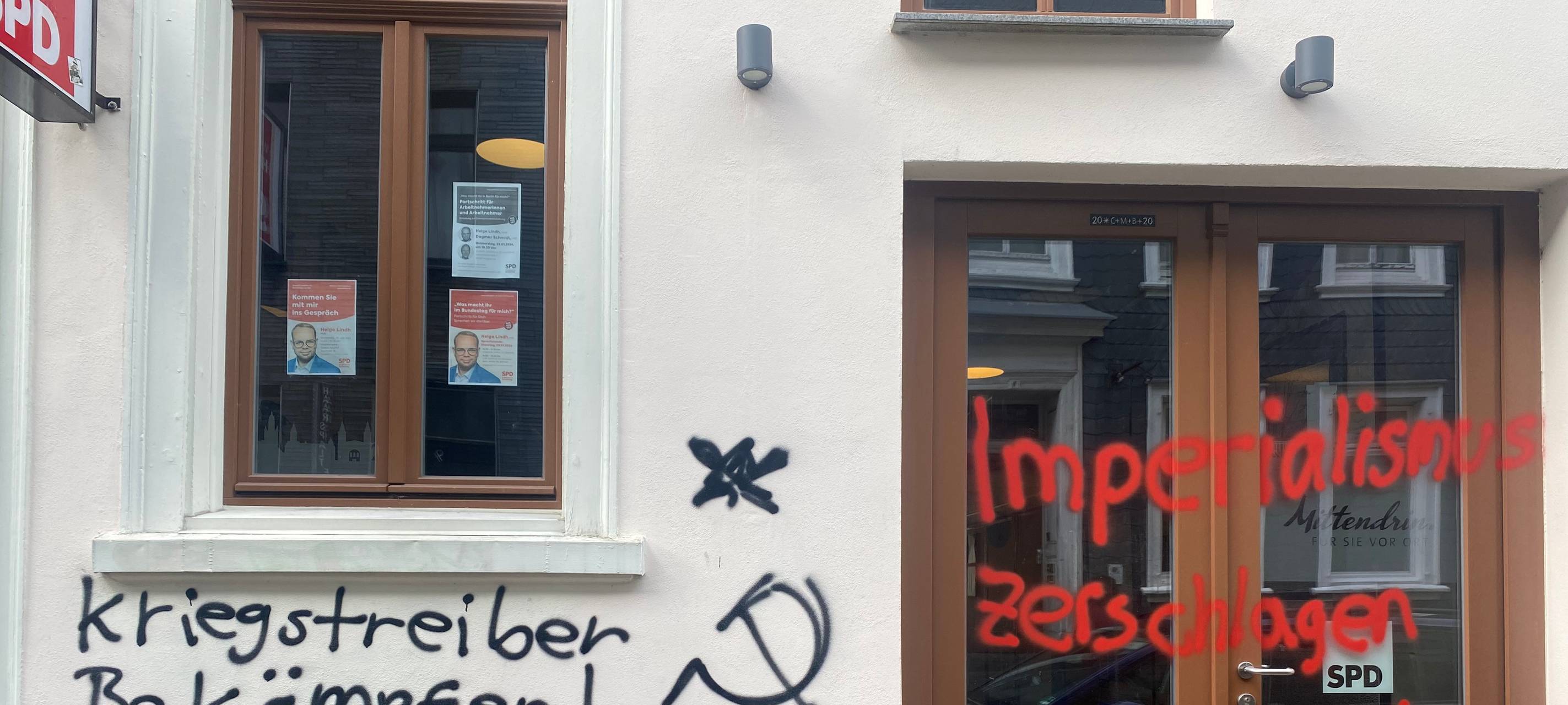 Polizei ermittelt: Wahlkreisbüros beschmiert