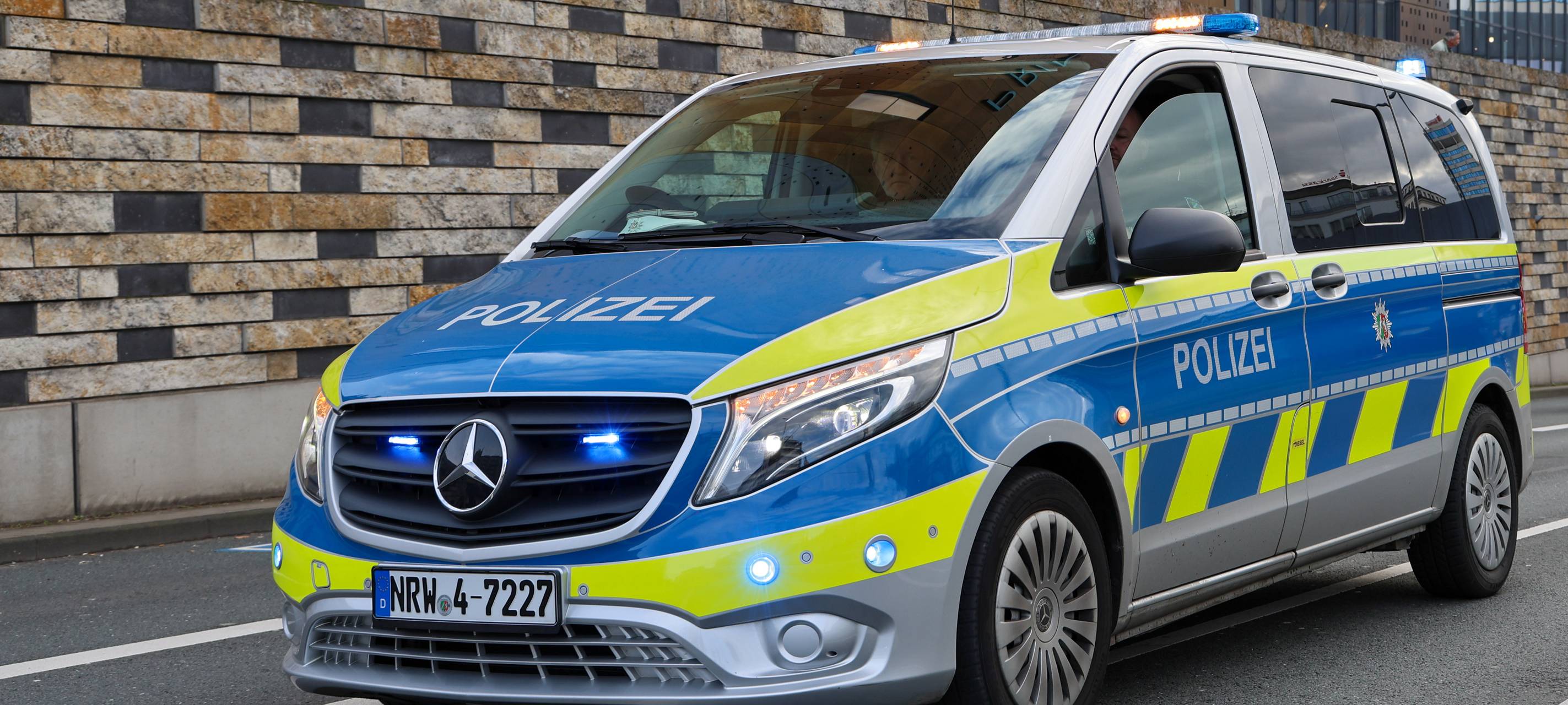 Polizei sucht Busfahrer