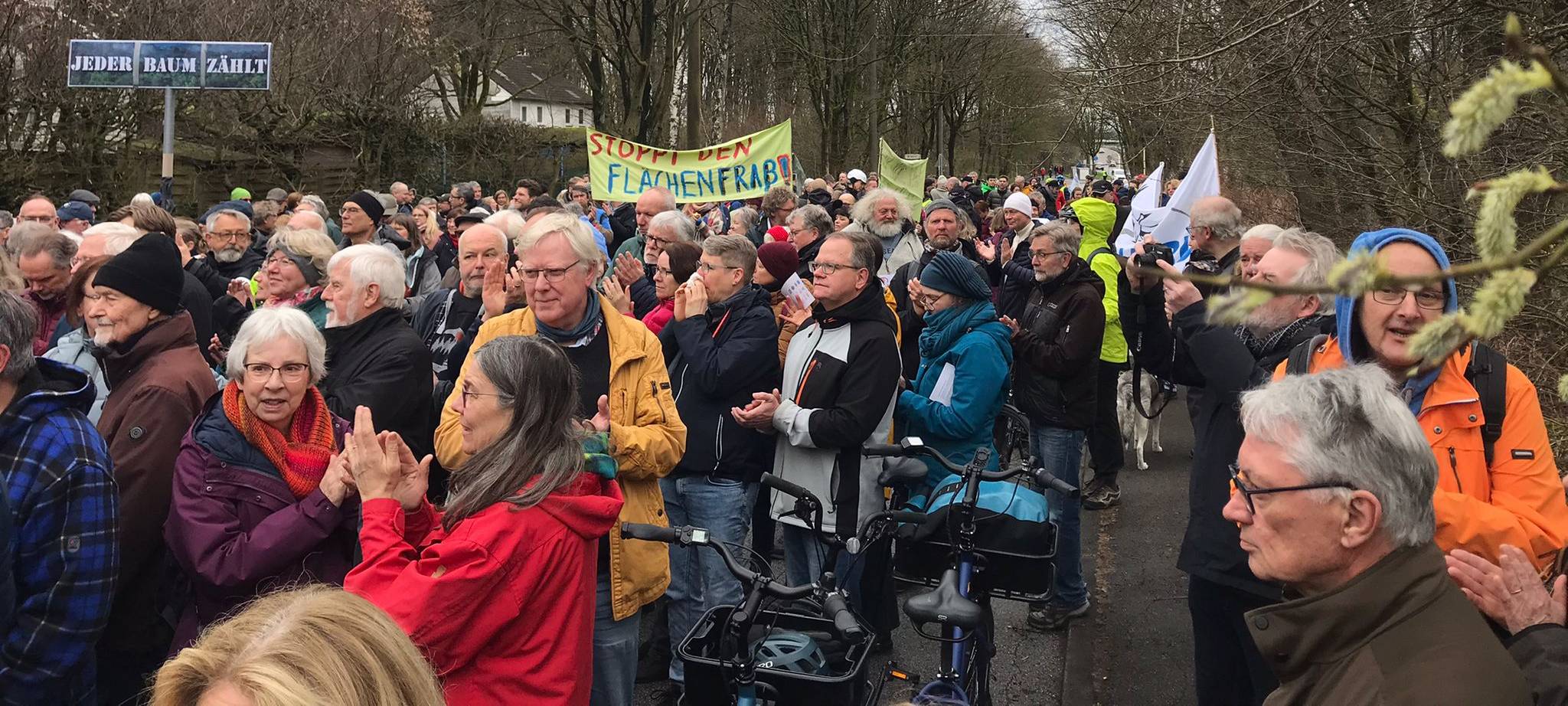 Großer Protest gegen Ausbau der L419 in Ronsdorf