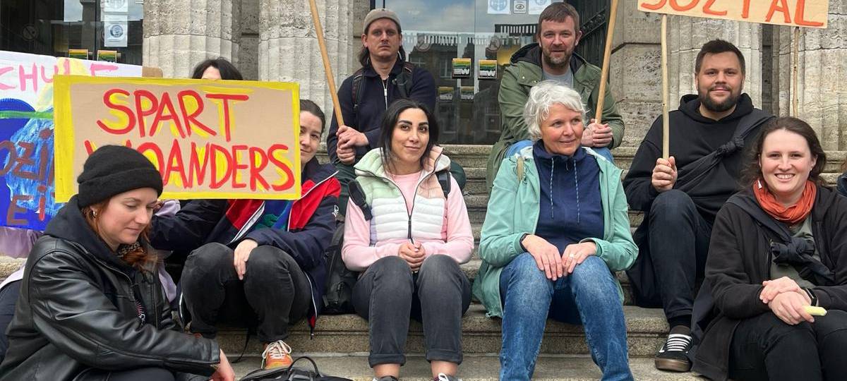 Protest vor dem Rathaus für Schulsozialarbeit