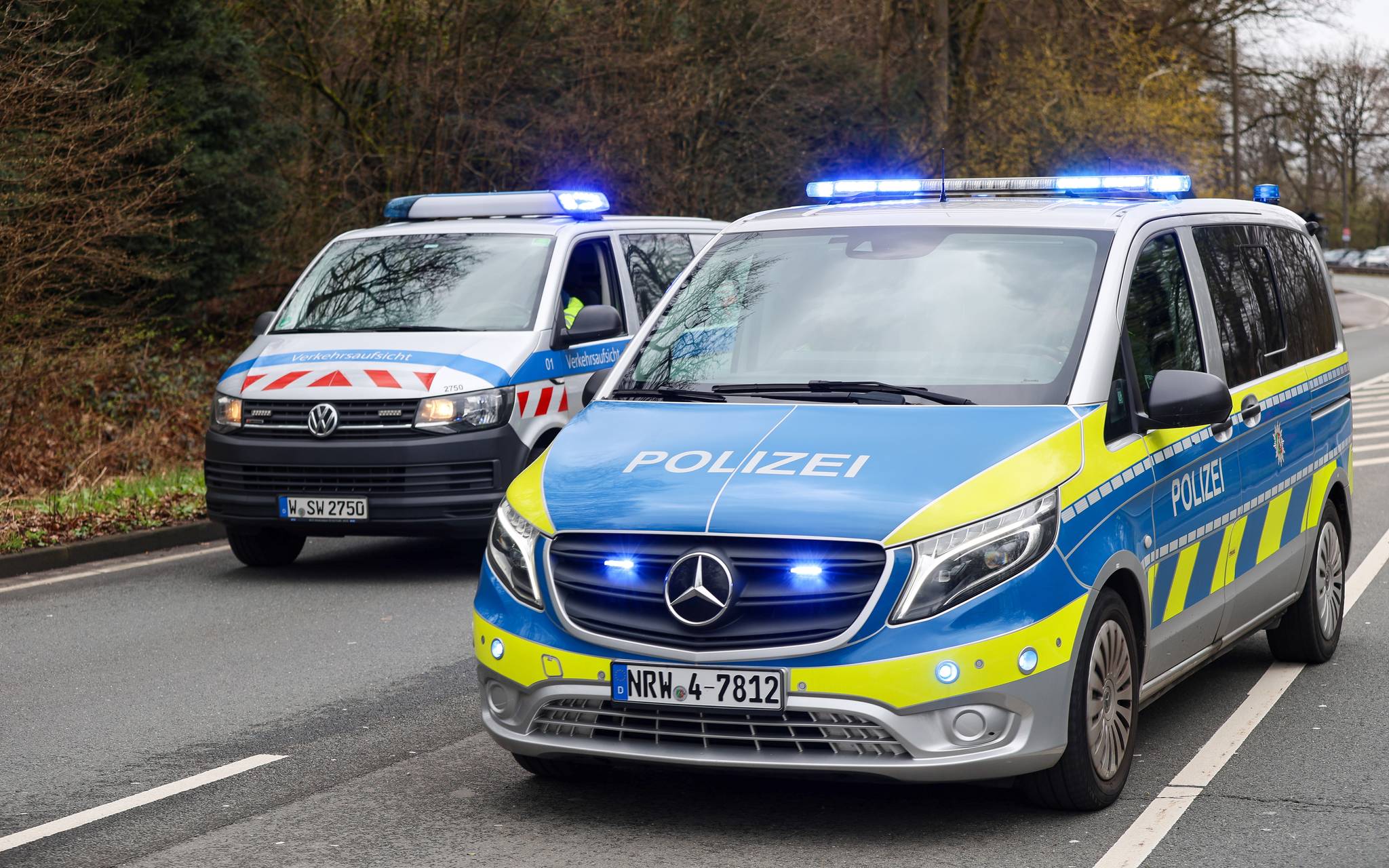 Polizei sucht zwei Männer nach Unfall auf Cronenberger Str.