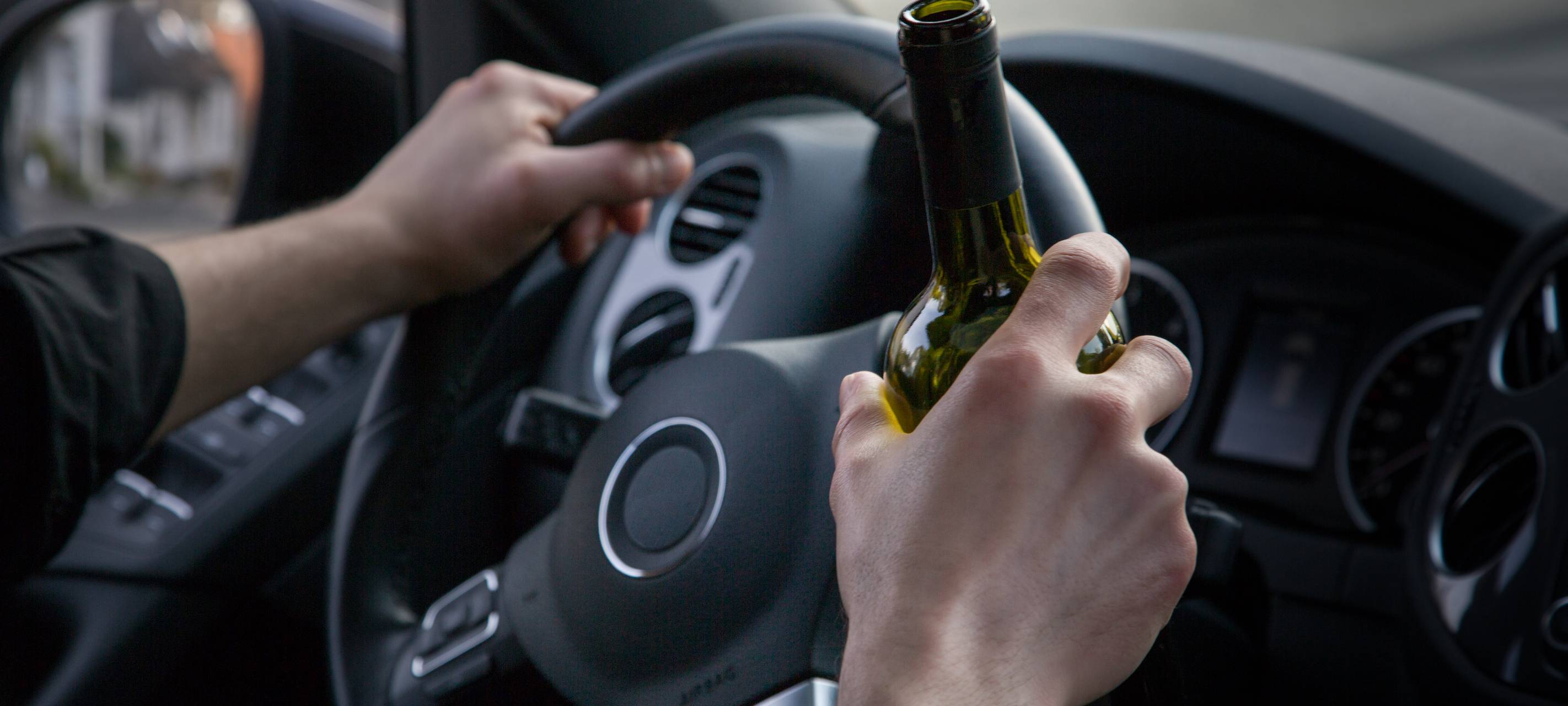 Betrunkener Fahrer rammt neun Autos