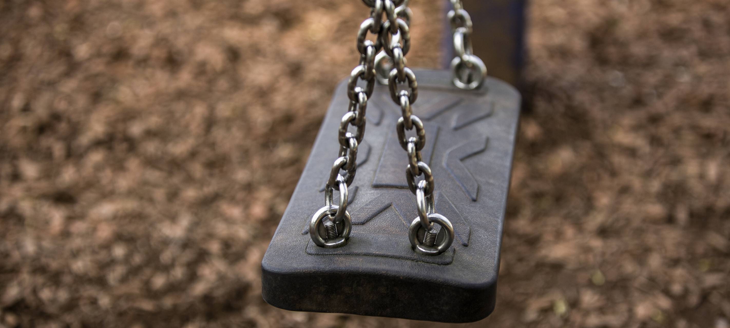 Vandalismus auf Spielplatz: Stadt kann Gerät ersetzen