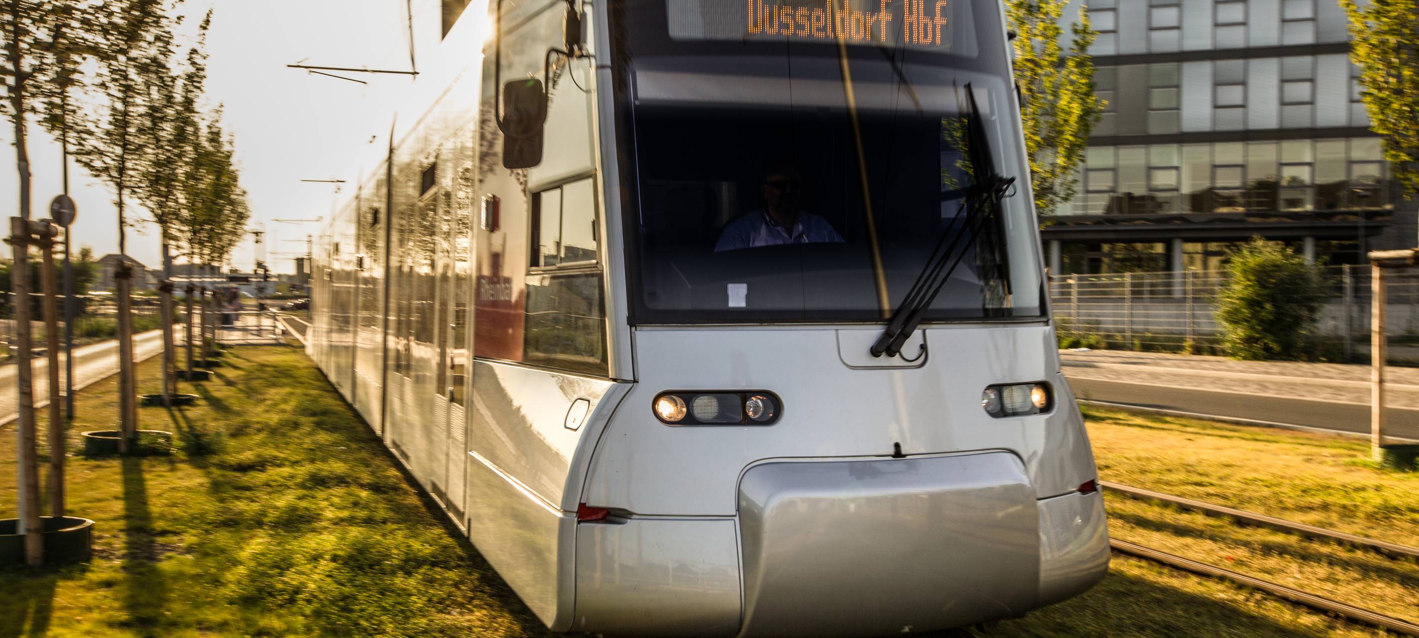 Wuppertaler kollidiert mit Straßenbahn